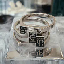 Anillo de graduación alianza triple modelo hipatia psicologia plata columbia