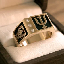 Anillo de graduación clásico modelo Marte en Estuche de Lujo