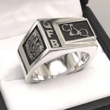 Anillo de graduación clásico modelo Ymir de Plata 925